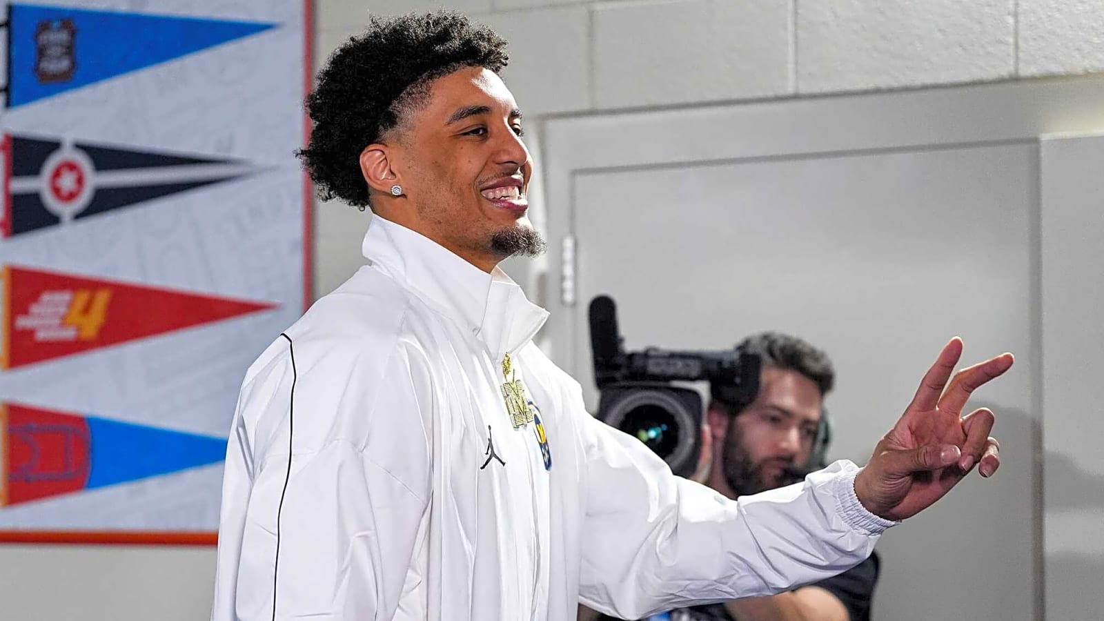 Yaxel Lendeborg gives the saddest interview at halftime of national title game