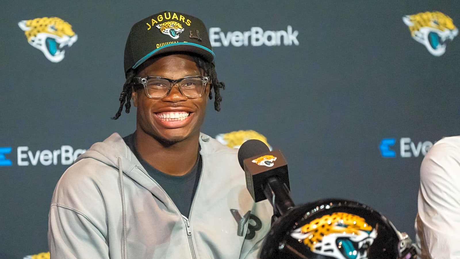 After a Projected $46.5M Deal, Travis Hunter Outshines NIL Topper Shedeur Sanders in Rookie NFL Season