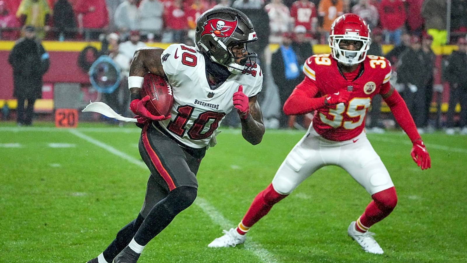 Two Bucs players fighting for jobs are injured and it doesn&#39;t help their chances of making the team