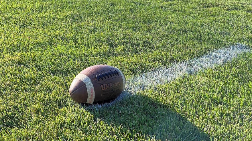 High school team pulls off the most ridiculous walk-off 2-point conversion