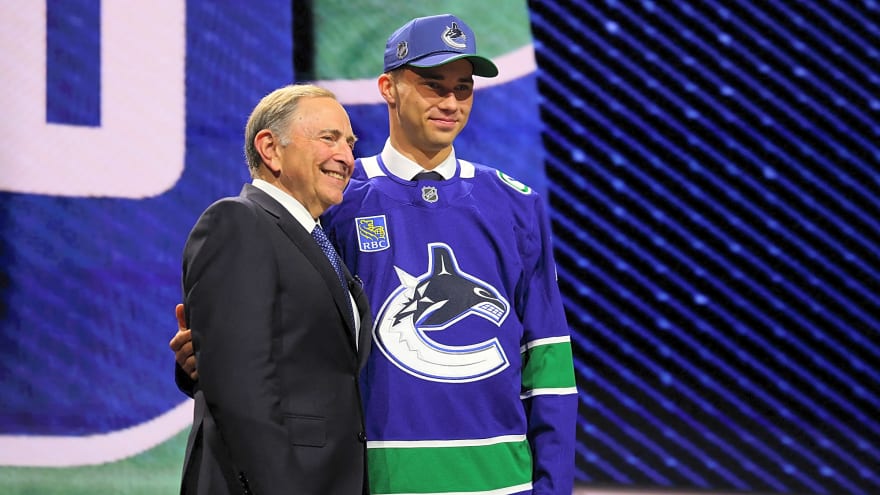 Canucks Prospect Adam Novotny Comes Out Flying