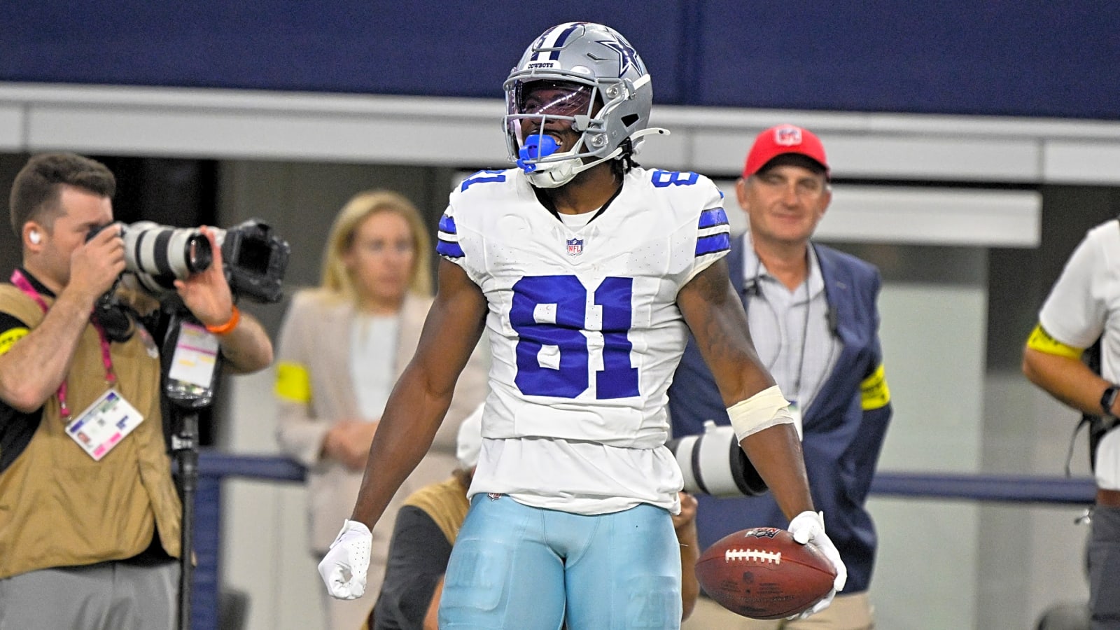 Cowboys get update on key receiver after suffering PCL injury