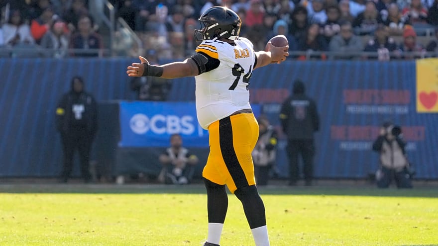 Steelers’ Yahya Black flips the bird during win over Lions