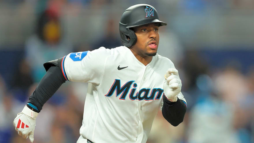 Xavier Edwards Leaves Game Due To Possible Thumb Sprain
