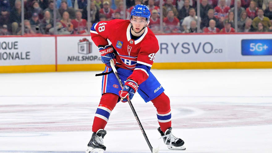 Lane Hutson went skating outside with fans on his way back from Boston