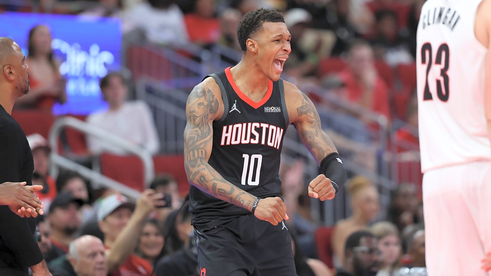 Jabari Smith Jr, Nae’Qwan Tomlin have an altercation during game