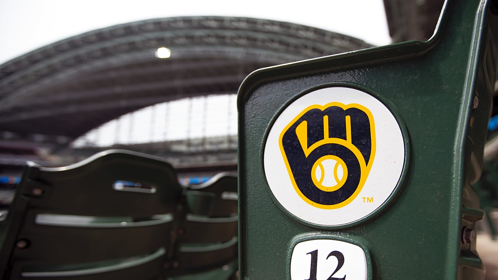 Roof of Brewers’ ballpark leaks water onto field during game