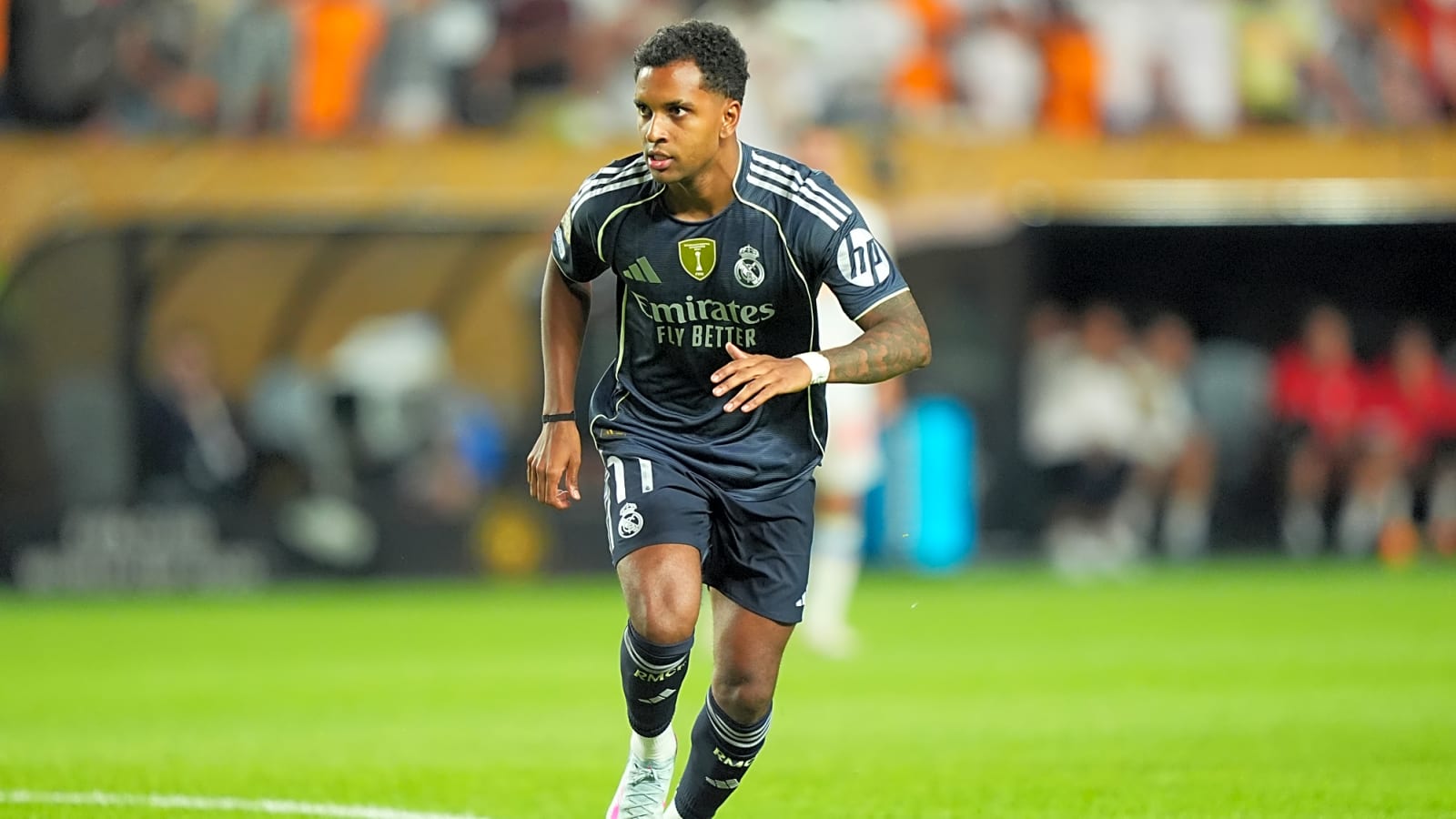 Manchester United linked to multiple UCL winning €100m wideman