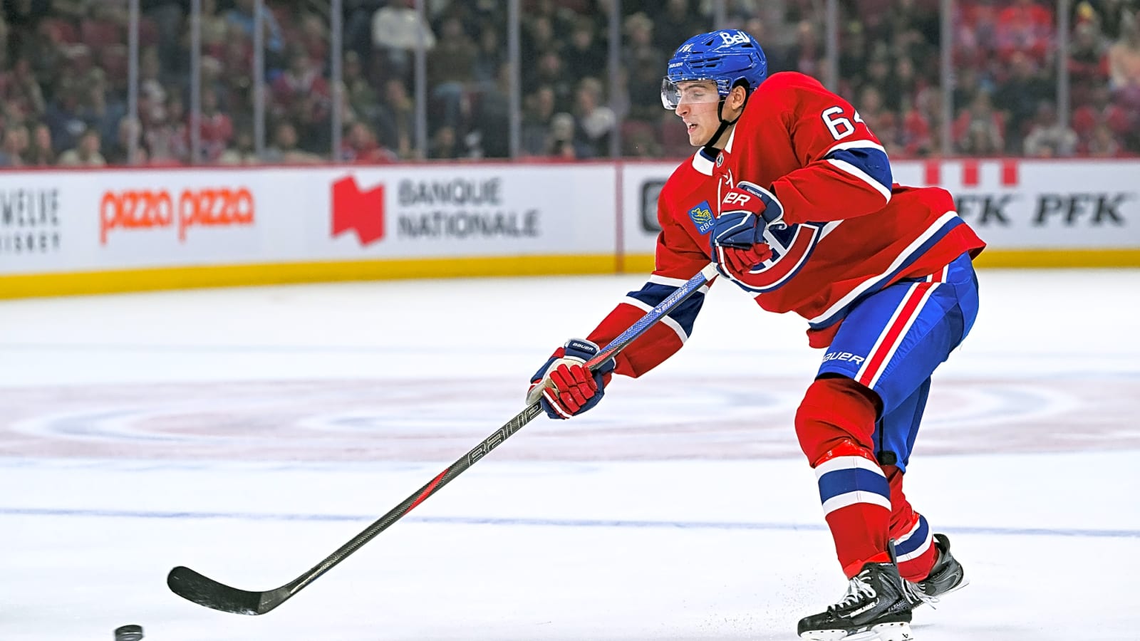 Injured, David Reinbacher leaves the Rocket game