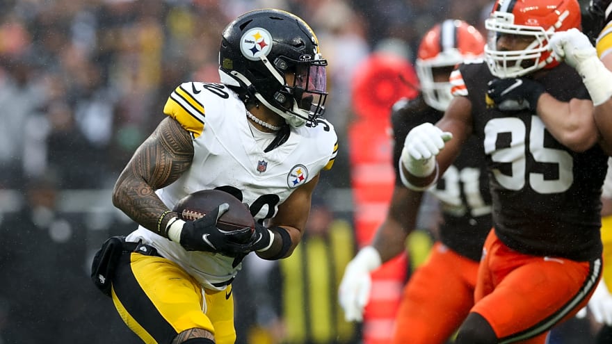 Steelers Get Encouraged To Sign Young, Exciting RB To Push Jaylen Warren