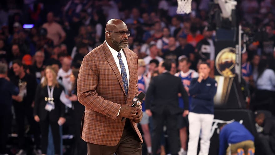 Could Shaquille O’Neal Staying With the Lakers Have Brought Home More Championships?