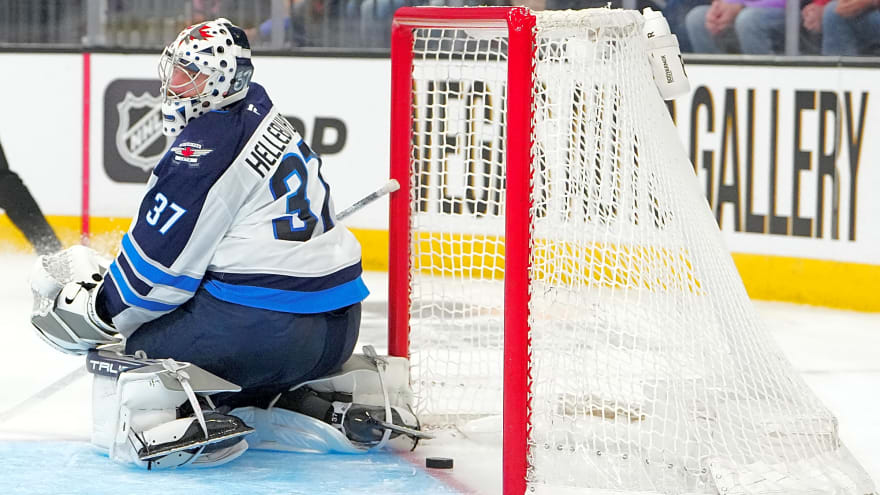 'Terrible' Trade Offers Leave Hellebuyck in Awkward Spot With Jets