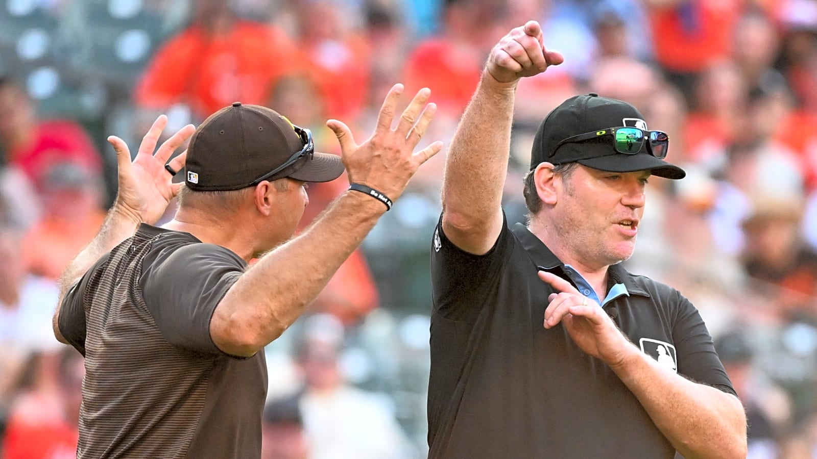 MLB announces suspensions for Padres manager, pitcher