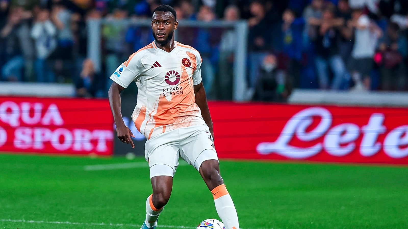 Manchester United among Premier League quartet eyeing €40m Serie A defender