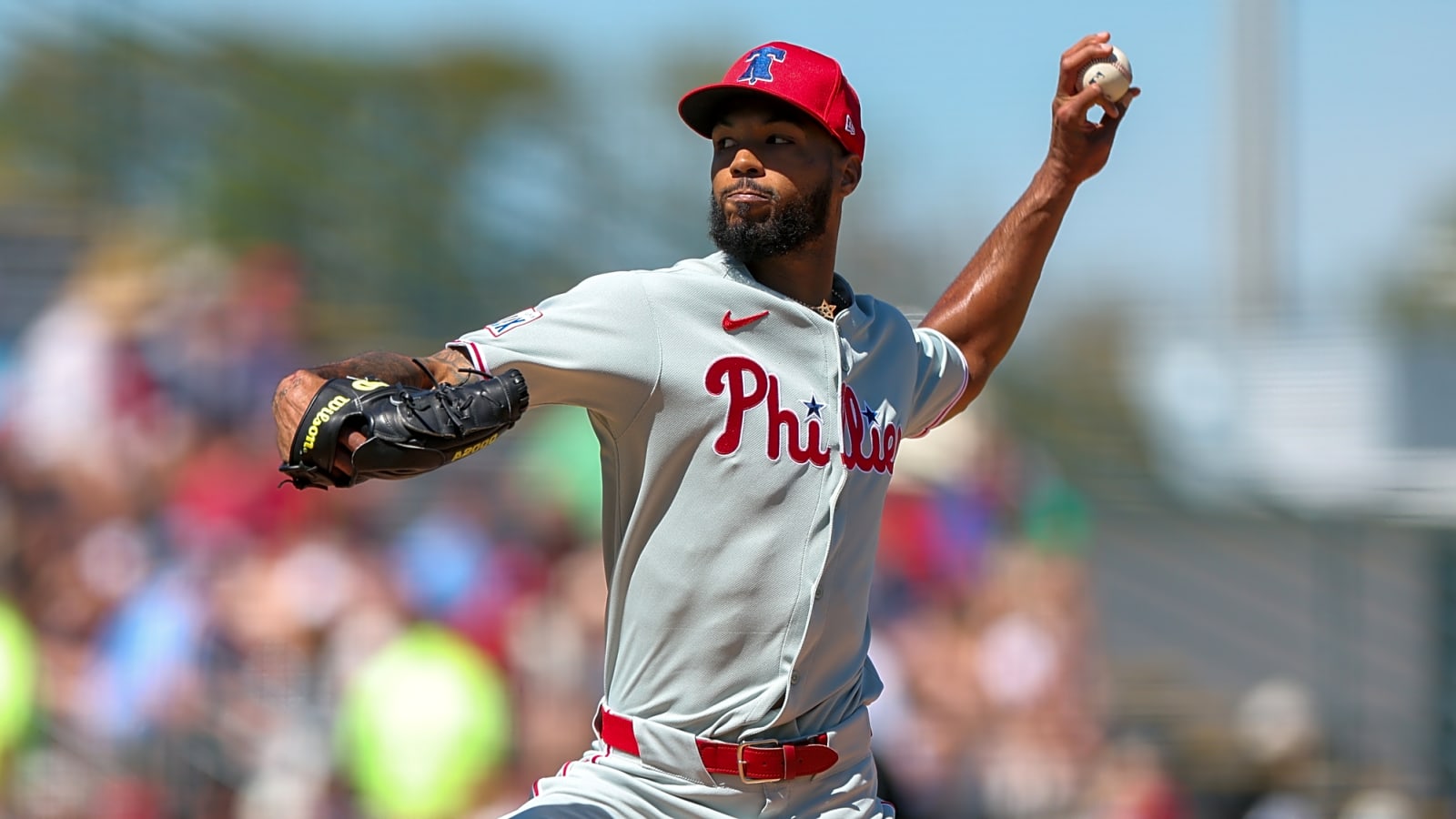 Phillies seemingly avoid major injury scare with lefty