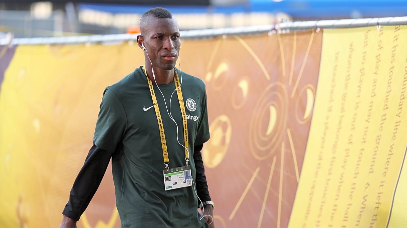 'Tell the player' – Bayern director speaks out on messy Nicolas Jackson situation