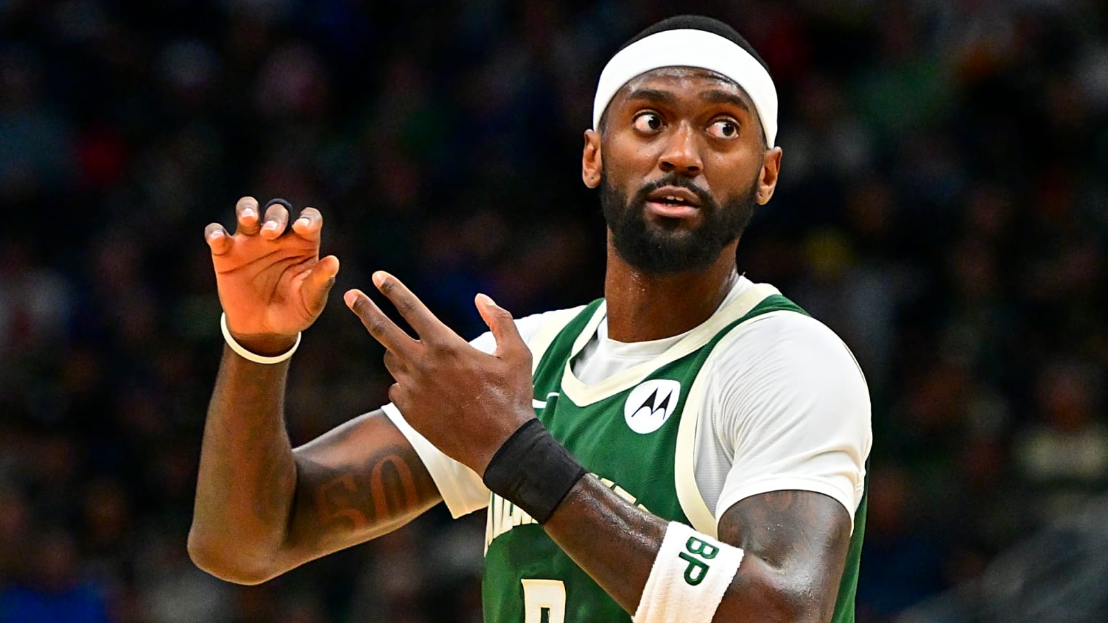 Bucks agree to three-year deal with reliable big man