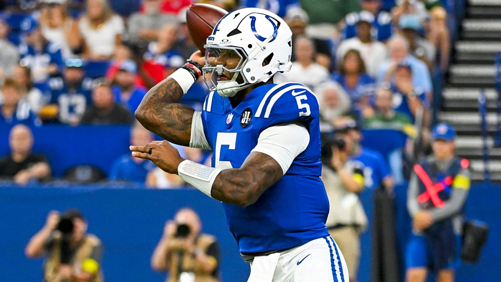 Outside source pitches interesting trade idea for Raiders