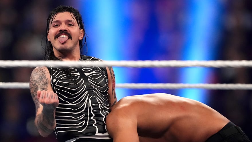 Dominik Mysterio Calls Out Rey Mysterio&#39;s &#39;Abuse&#39;