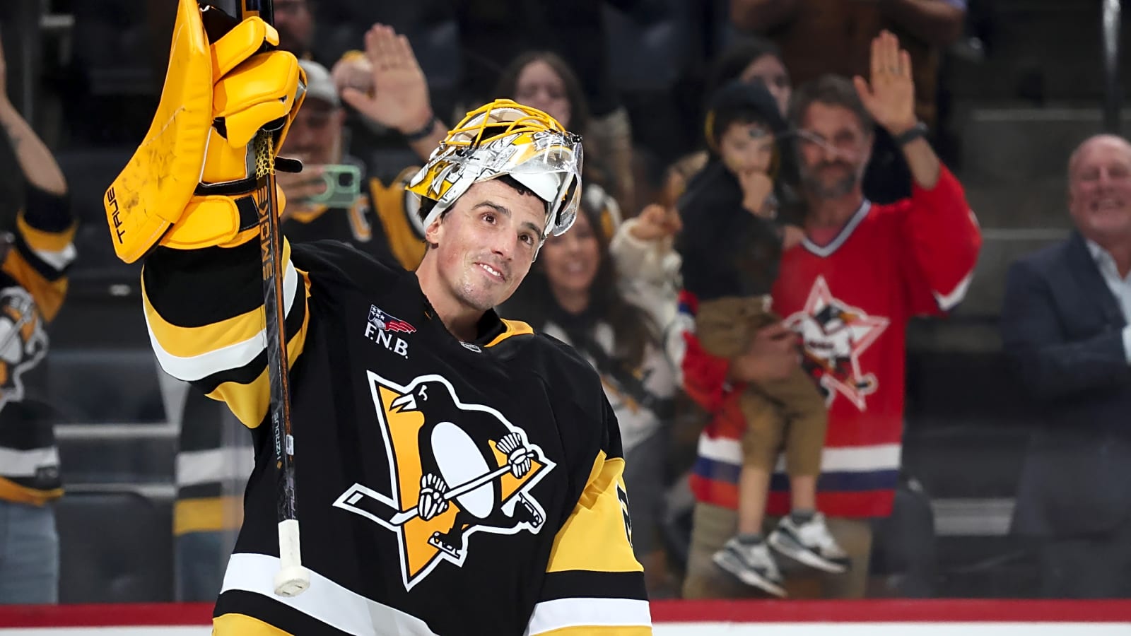 A standing ovation and push-ups in front of his goal: Fleury’s last match is unforgettable