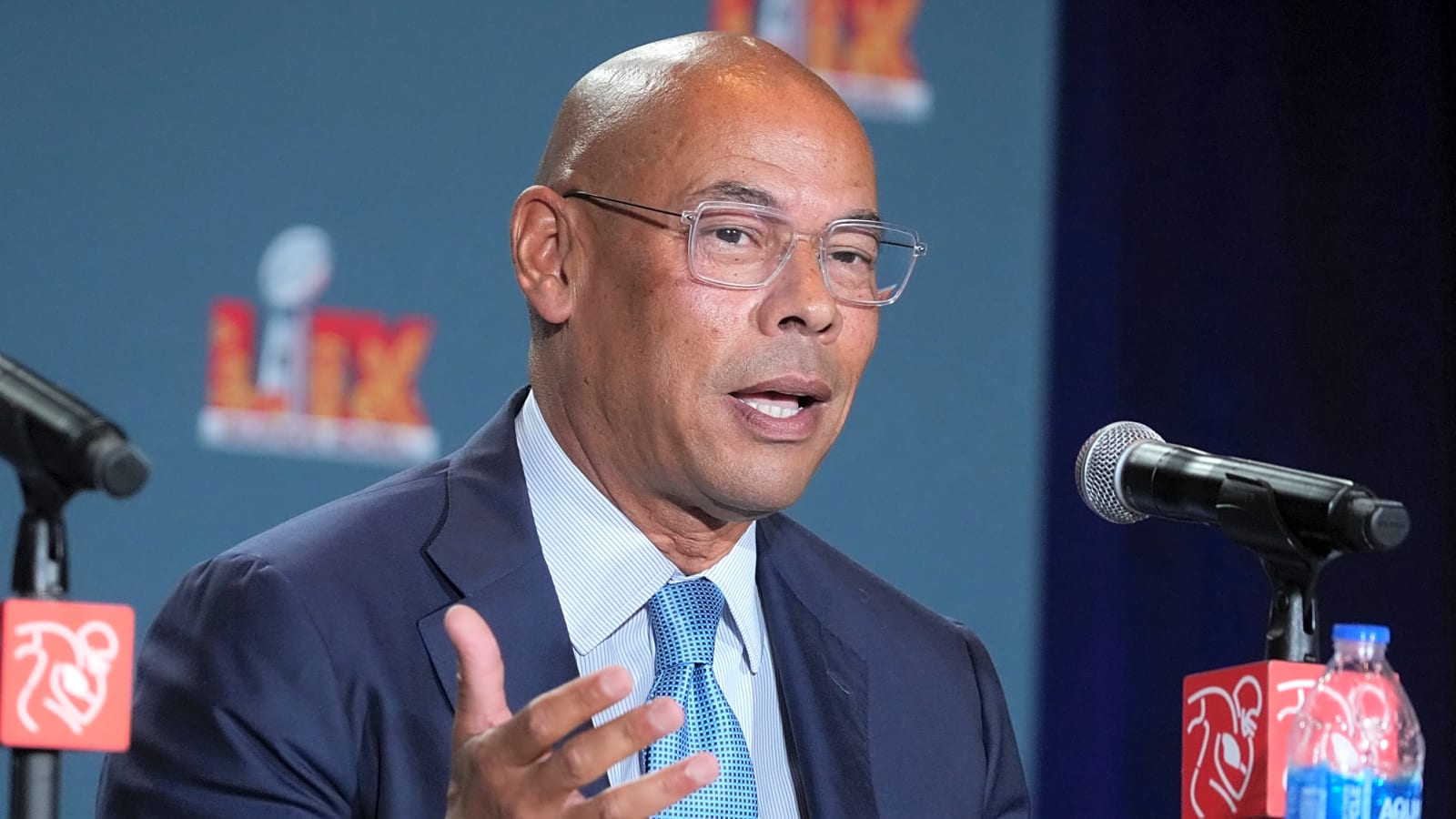 NFLPA leadership backing executive director Lloyd Howell
