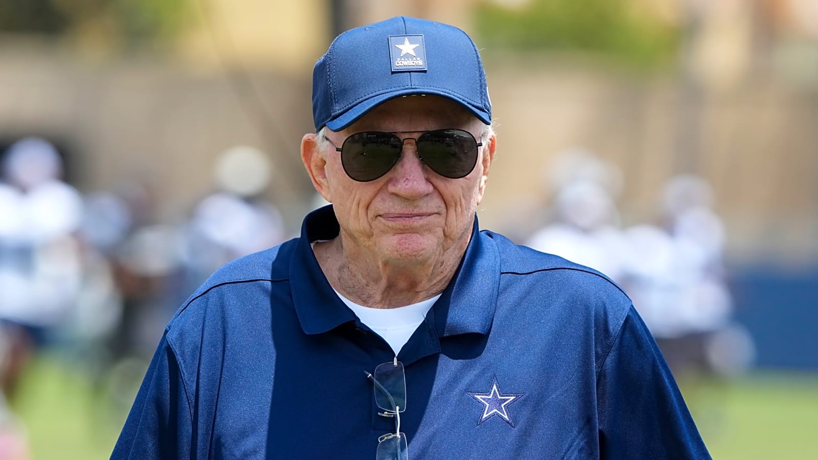 Jerry Jones puts Cowboys on notice with $30 million trade warning