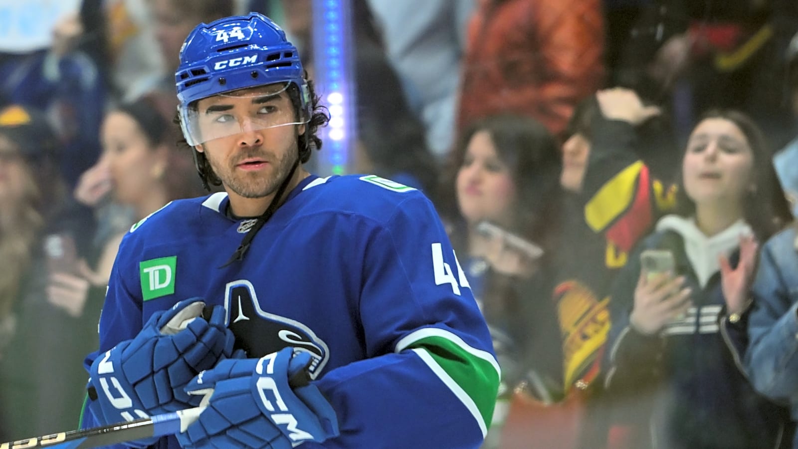 Canucks start extension talks with Kiefer Sherwood
