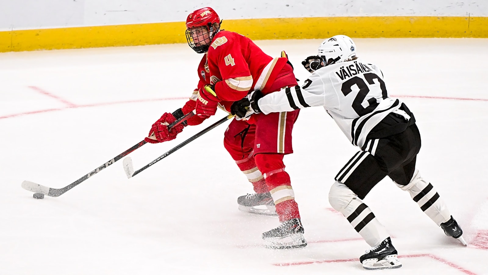 Panthers sign winger following his impressive college career