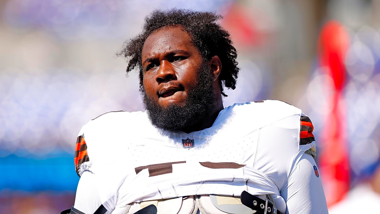 Browns exploring LT options after Dawand Jones injury