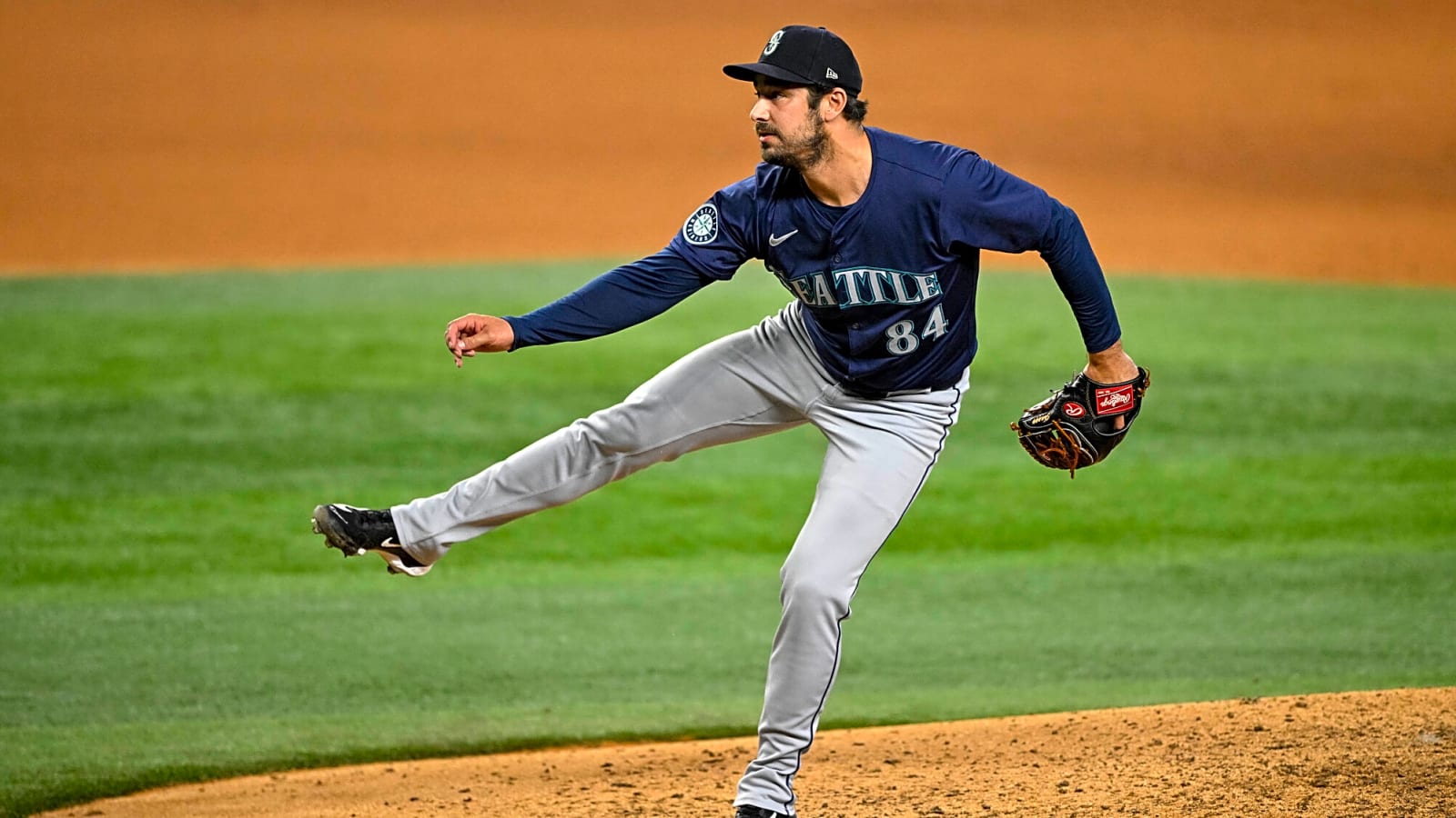 Rangers release veteran right-hander