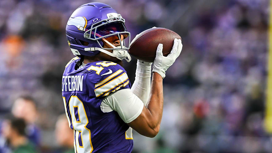 Justin Jefferson injures ankle in first quarter of Vikings-Bucs game