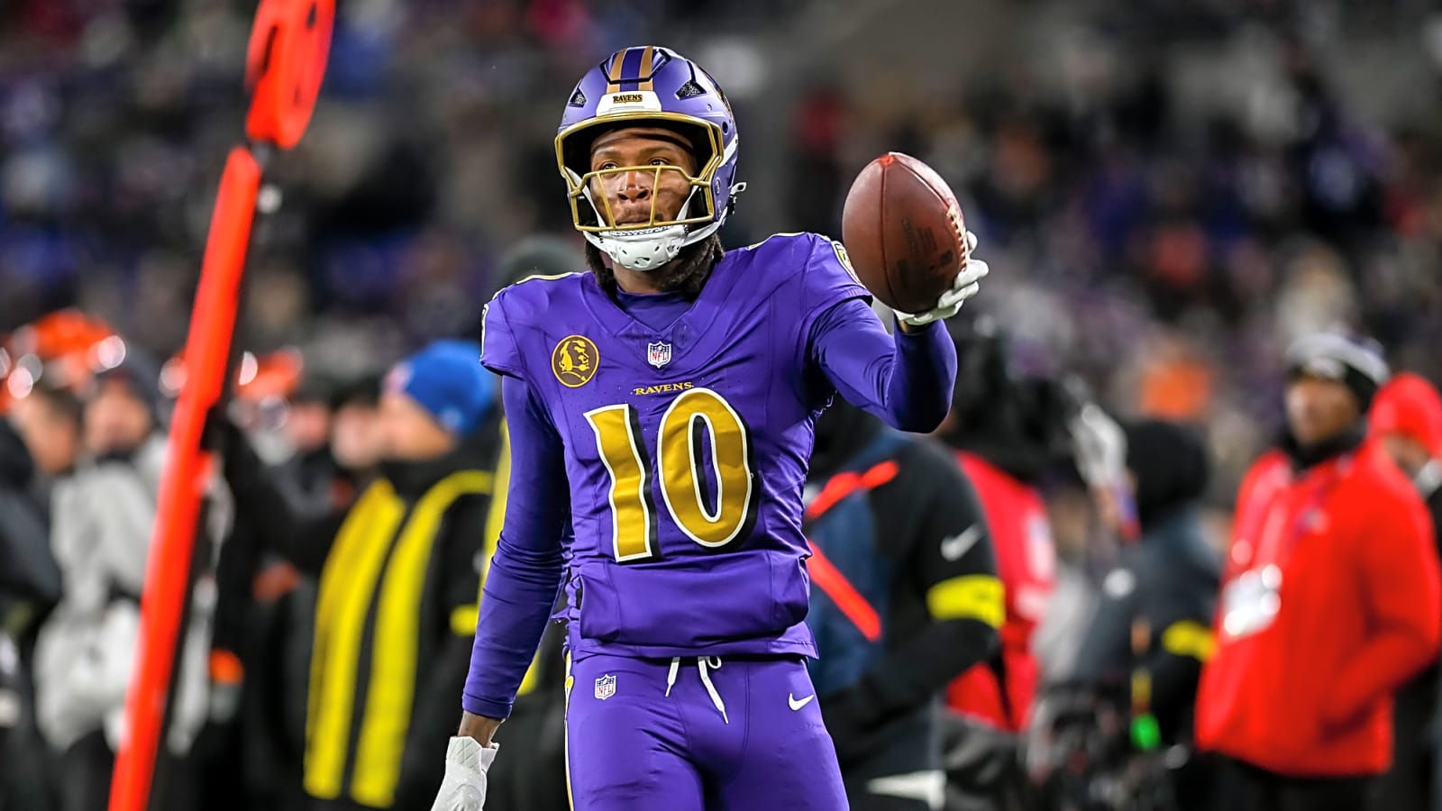 DeAndre Hopkins is interested in signing with 1 team