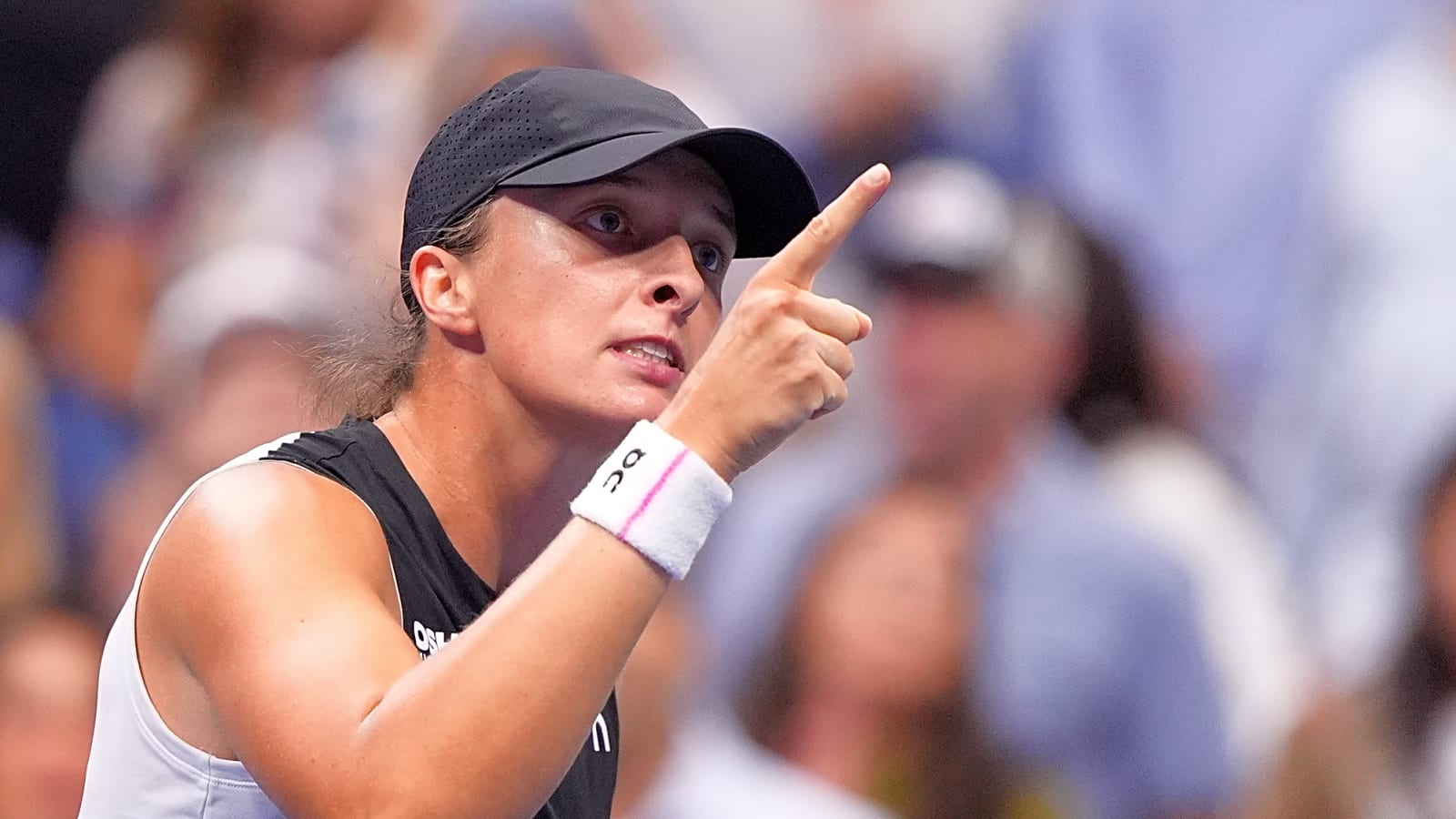 Iga Swiatek Answers Bizarre ‘Sweaty Towel’ Question by Citing Rafael Nadal’s Example