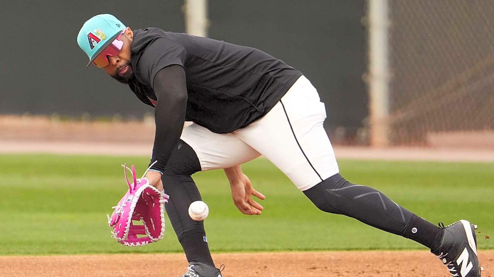 Braves Sign Carlos Santana To Minor League Deal