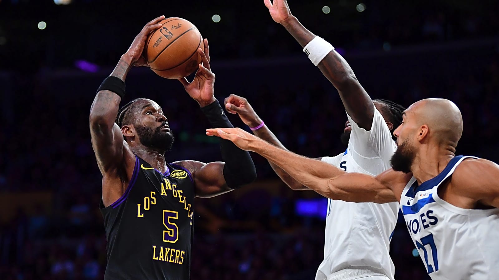 Deandre Ayton ‘110 Percent’ Bought In As Los Angeles Lakers Surge Toward Playoffs