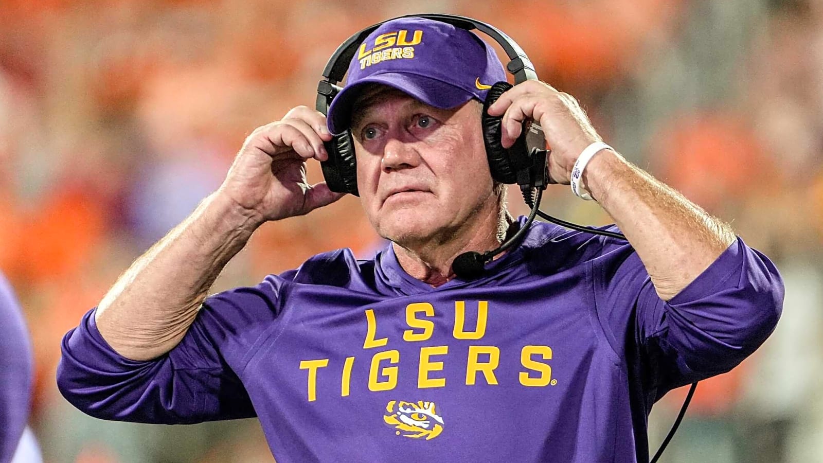 LSU HC was right to defend his team in news conference