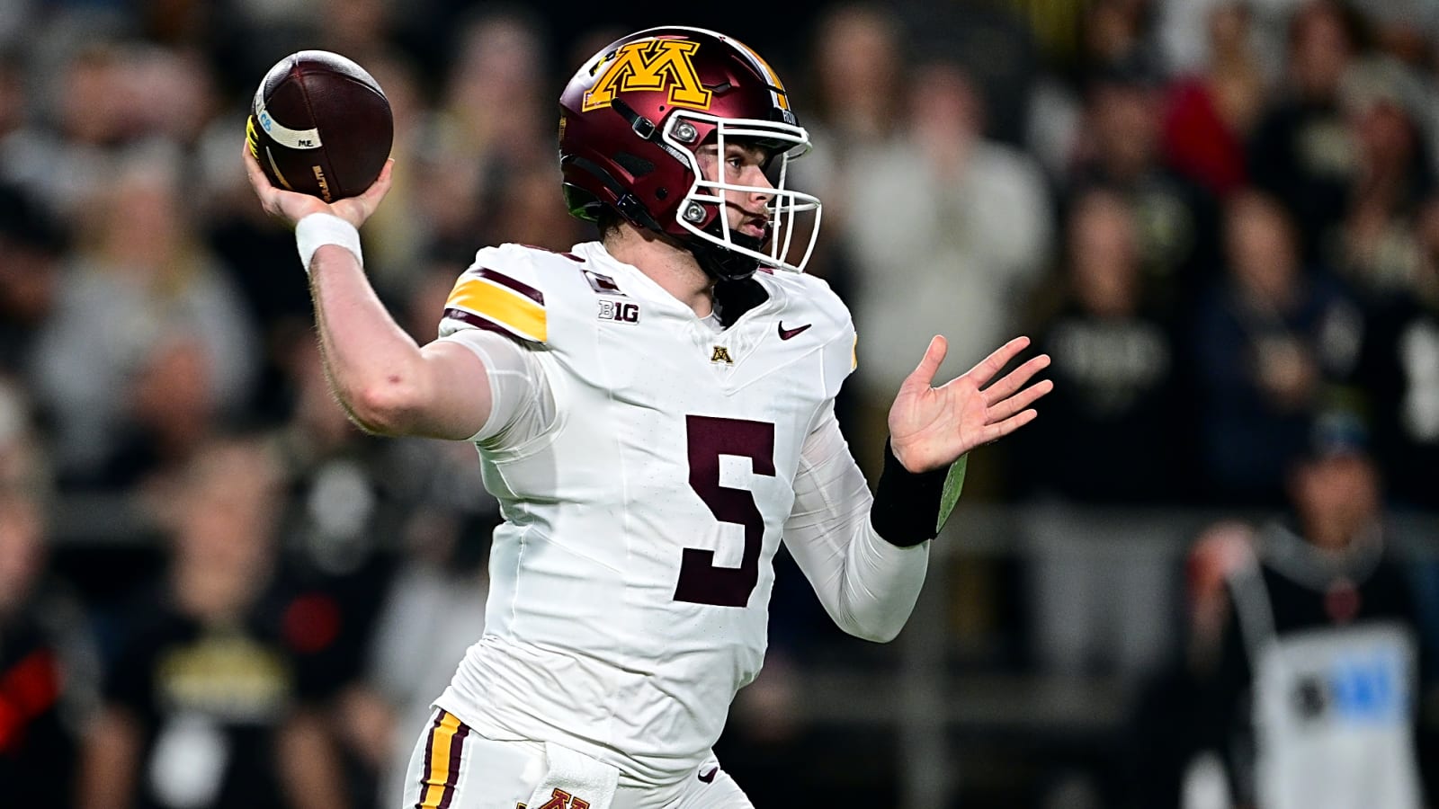 Gophers-Iowa player/coach ratings: Minnesota overcomes offensive struggles