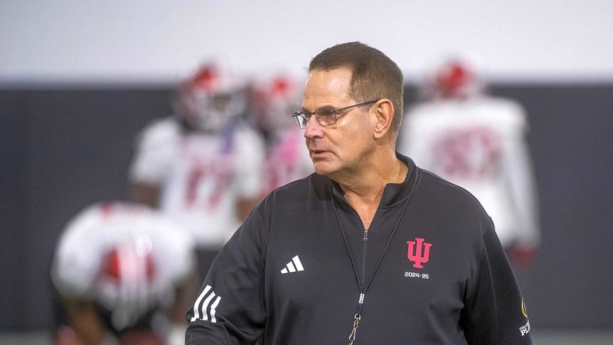 Indiana Hoosiers HC Curt Cignetti slams transfer player for gold cleats