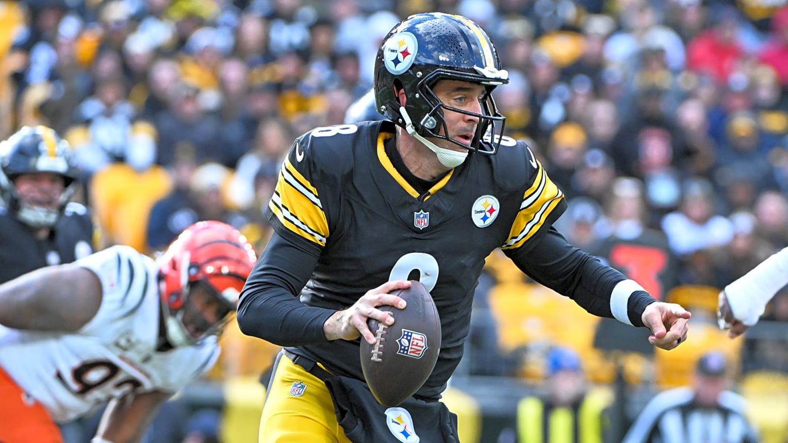 Steelers QB Aaron Rodgers Suffers Hand Injury Against Bengals