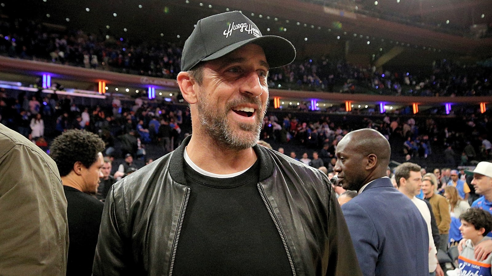 Former NFL player theorizes why Aaron Rodgers hasn't yet signed with Steelers