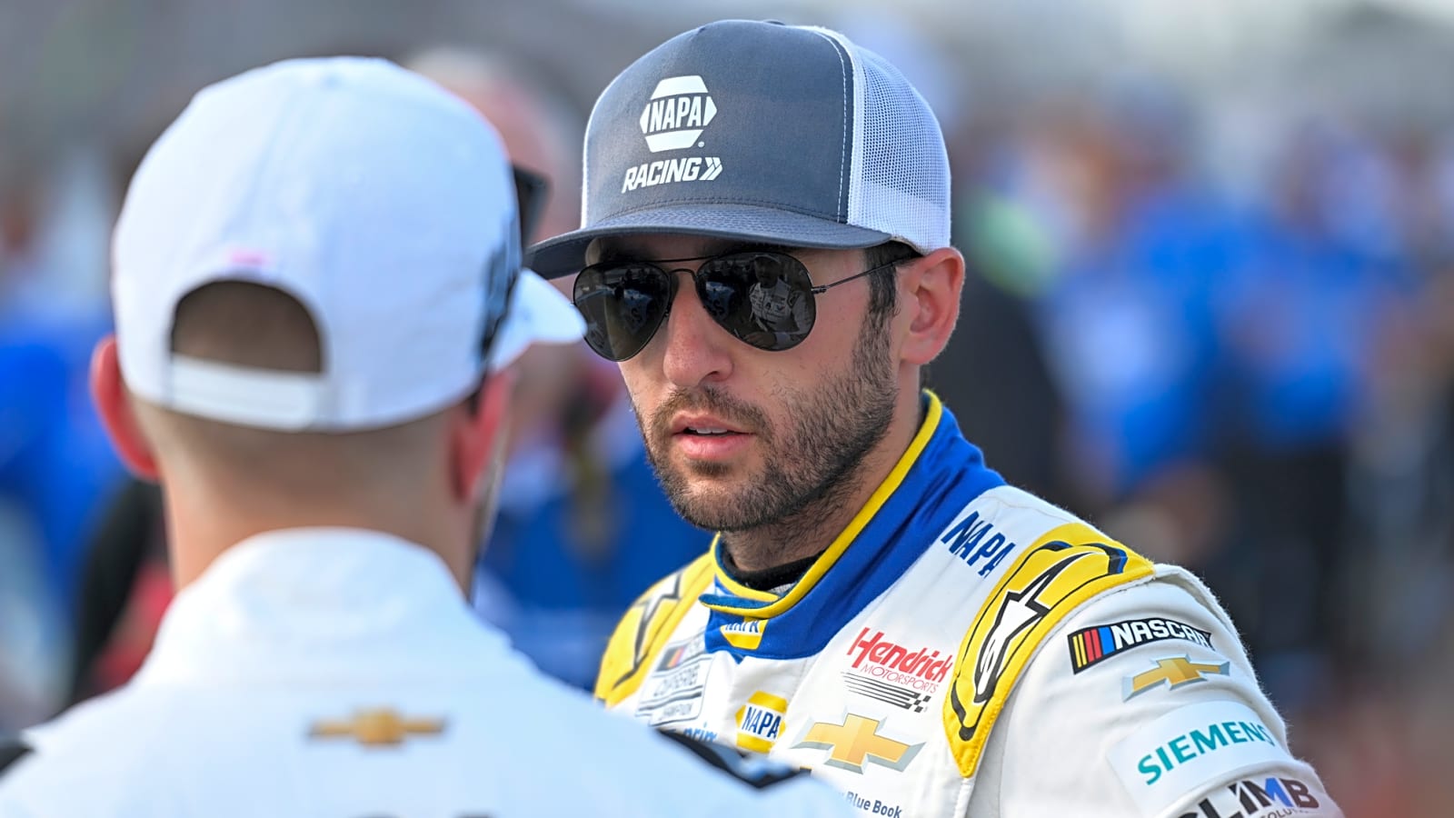 NASCAR star helps fans complete gender reveal at fan event