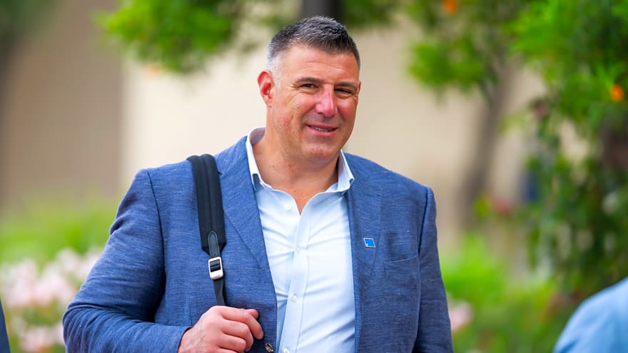 Vrabel Addresses ‘Difficult Conversations’ Over Russini Photos
