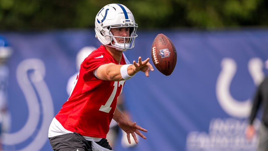 Insiders see clear favorite in Colts' QB competition