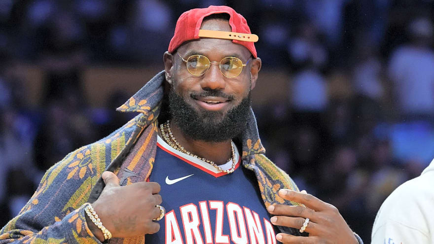 Lakers receive excellent news on LeBron James amid hot start