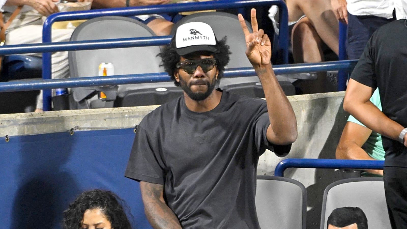 Clippers, Raptors Agree To Complete Kawhi Leonard Trade