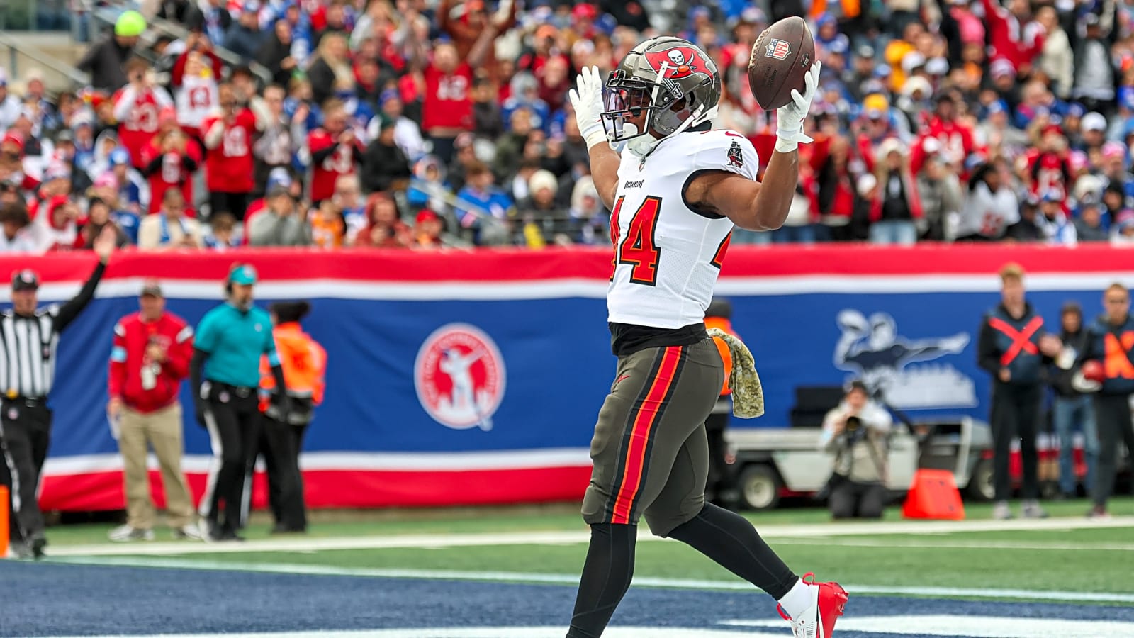 Buccaneers RB Quietly Having Solid Training Camp