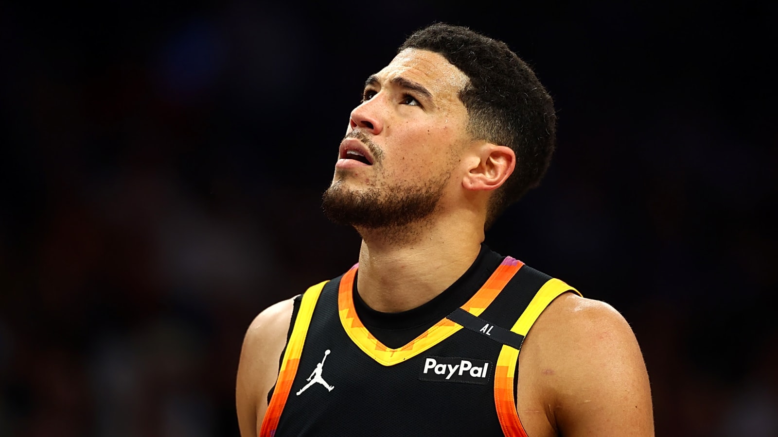 Suns Devin Booker surprises local Phoenix kids at lemonade stand