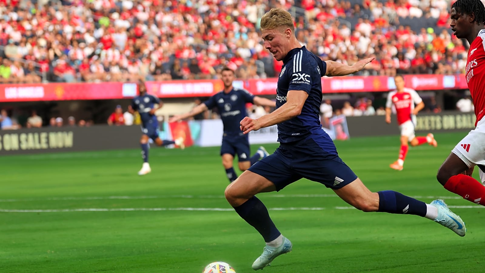 Sky journalist reveals Hojlund’s most likely destination as suitor opens talks with Man Utd