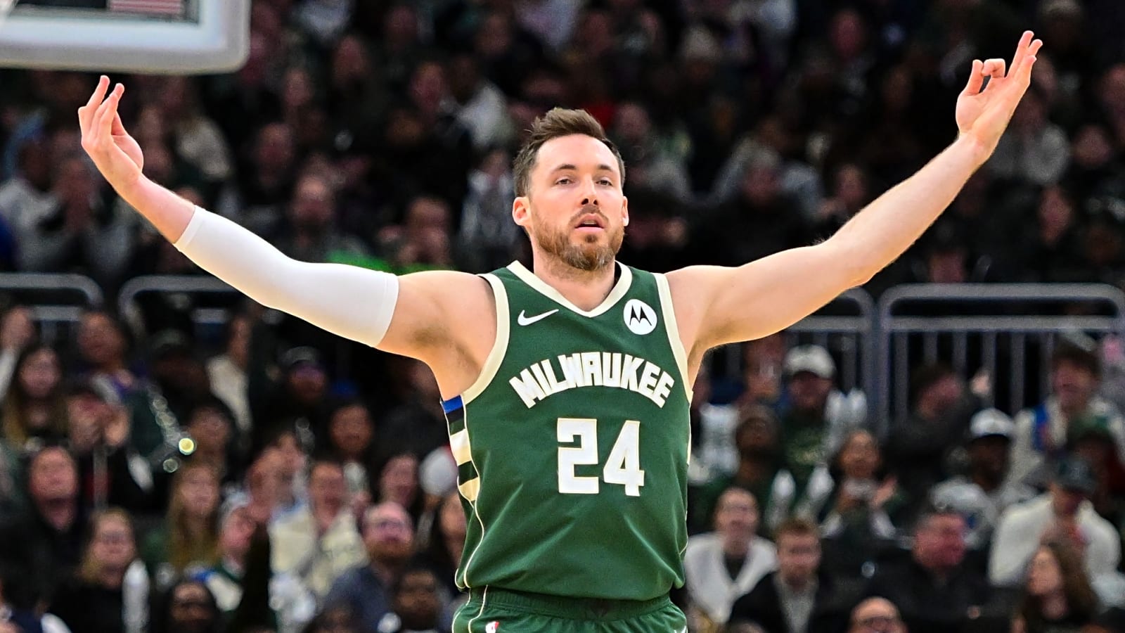 Bucks’ Pat Connaughton opts in for 2025-26