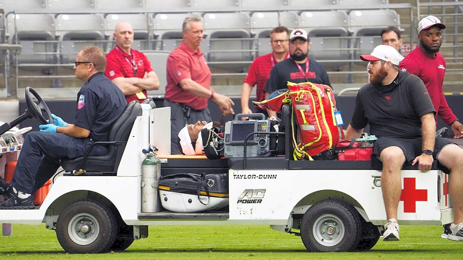Cardinals LB carted off field following collision